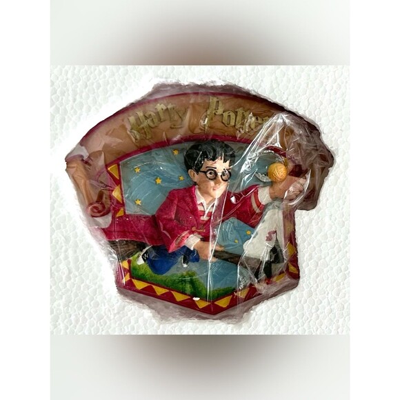 Add a touch of magic to your collection with this Harry  Harry Potter Enesco Wall Plaque • Vintage Quidditch Design • Original Box